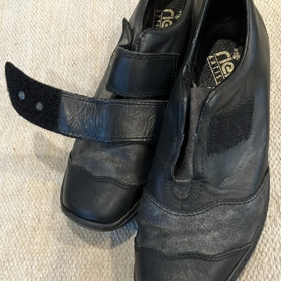 Rieker women’s size 39 Black Leather Mules with Silver Accent - Picture 16 of 16